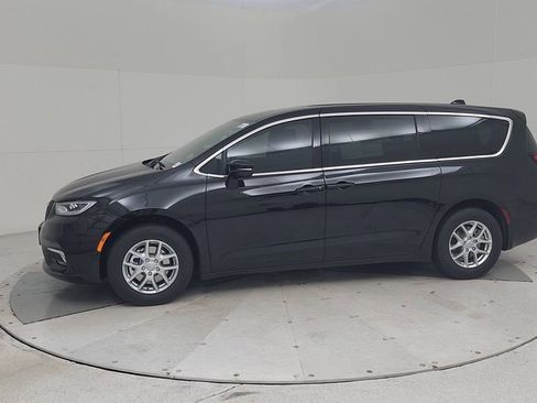 New 2026 Chrysler Pacifica Select image 8