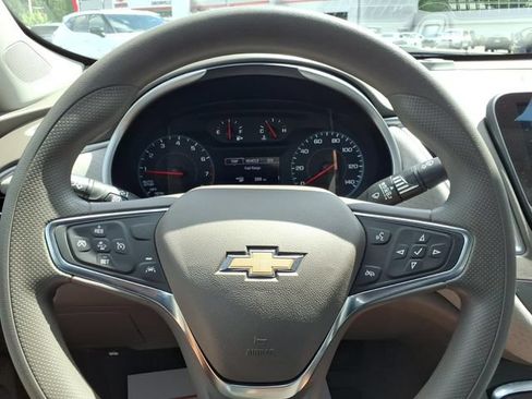 Used 2025 Chevrolet Malibu LT FWD image 21