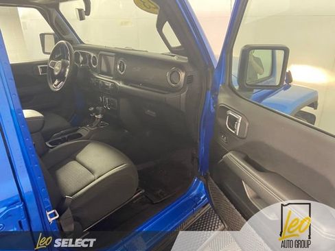Used 2023 Jeep Wrangler Unlimited Sahara AWD/4WD image 2