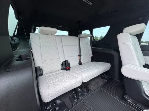 Certified 2025 Cadillac Escalade ESV Sport Platinum w/ LPO, ONYX Package AWD/4WD image 35