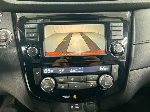 Used 2020 Nissan Rogue SV image 15