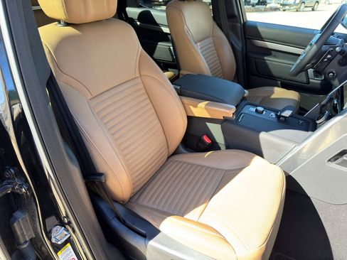 Certified 2024 Land Rover Discovery Dynamic SE image 18