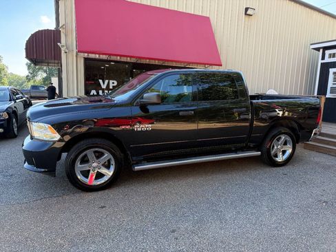 Used 2017 RAM 1500 Express RWD image 7