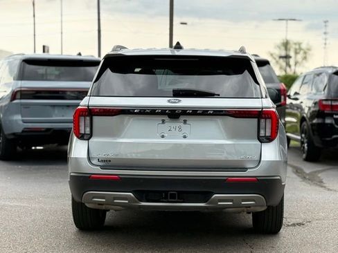 Used 2025 Ford Explorer Active w/ Active Comfort Package AWD/4WD image 44