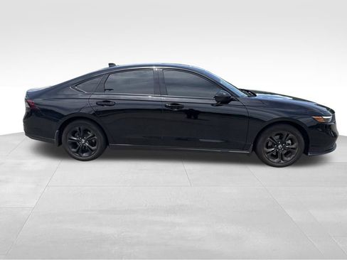 Used 2025 Honda Accord SE image 10