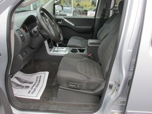 Used 2010 Nissan Pathfinder SE w/ SE Premium Journey Pkg AWD/4WD image 11