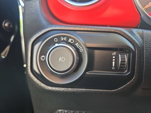 Used 2023 Jeep Wrangler Unlimited Rubicon w/ Cold Weather Group AWD/4WD image 21
