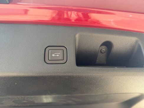 New 2025 Chevrolet Equinox EV RS image 9