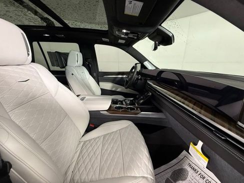 New 2026 Cadillac Escalade Platinum Sport w/ LPO, ONYX Package AWD/4WD image 39