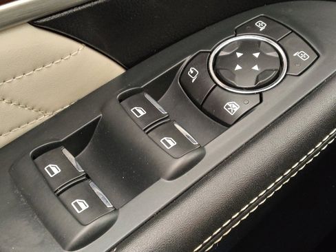 Used 2018 Ford Explorer Platinum AWD/4WD image 27