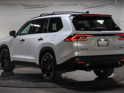 Certified 2025 Toyota Grand Highlander AWD Hybrid image 3