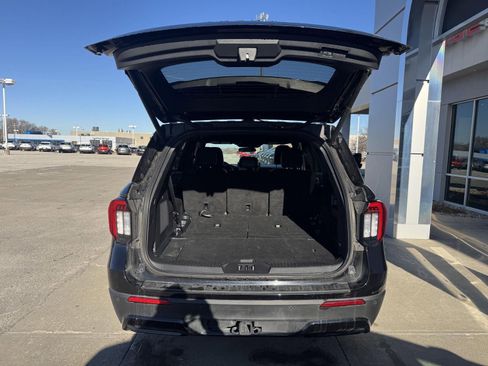 Used 2025 Ford Explorer ST-Line w/ ST-Line Street Pack image 7