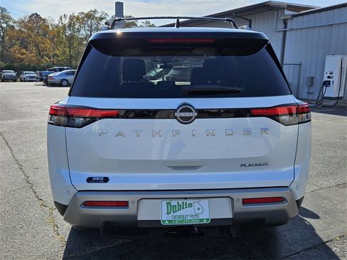 New 2025 Nissan Pathfinder Platinum image 8