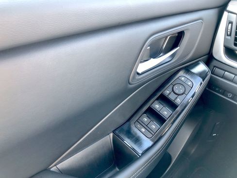 Used 2025 Nissan Rogue SV image 13