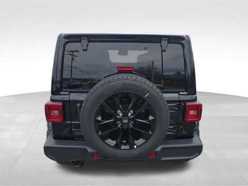 Used 2025 Jeep Wrangler Unlimited Sahara image 6