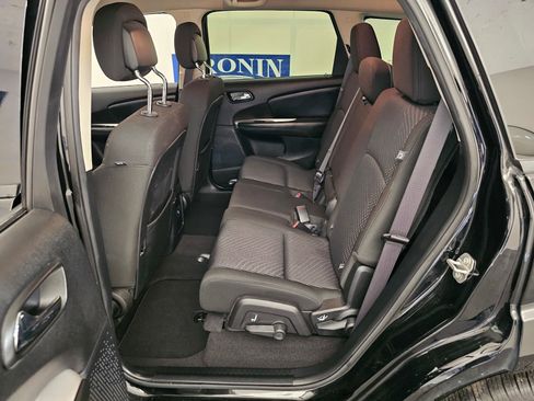 Used 2019 Dodge Journey SE w/ Premium Group image 32