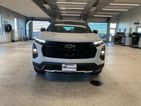 New 2026 Chevrolet Equinox RS w/ Convenience Package III AWD/4WD image 2