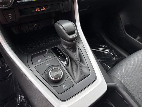 New 2025 Toyota RAV4 XLE image 18