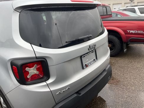 Used 2015 Jeep Renegade Latitude image 11
