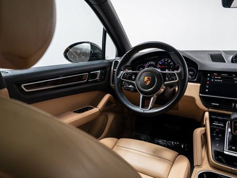Used 2023 Porsche Cayenne Platinum Edition image 23