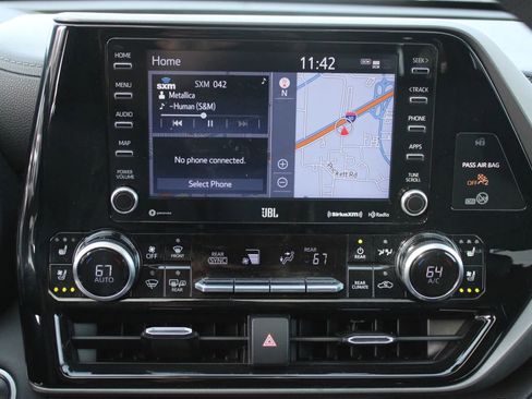 Used 2021 Toyota Highlander Limited image 16