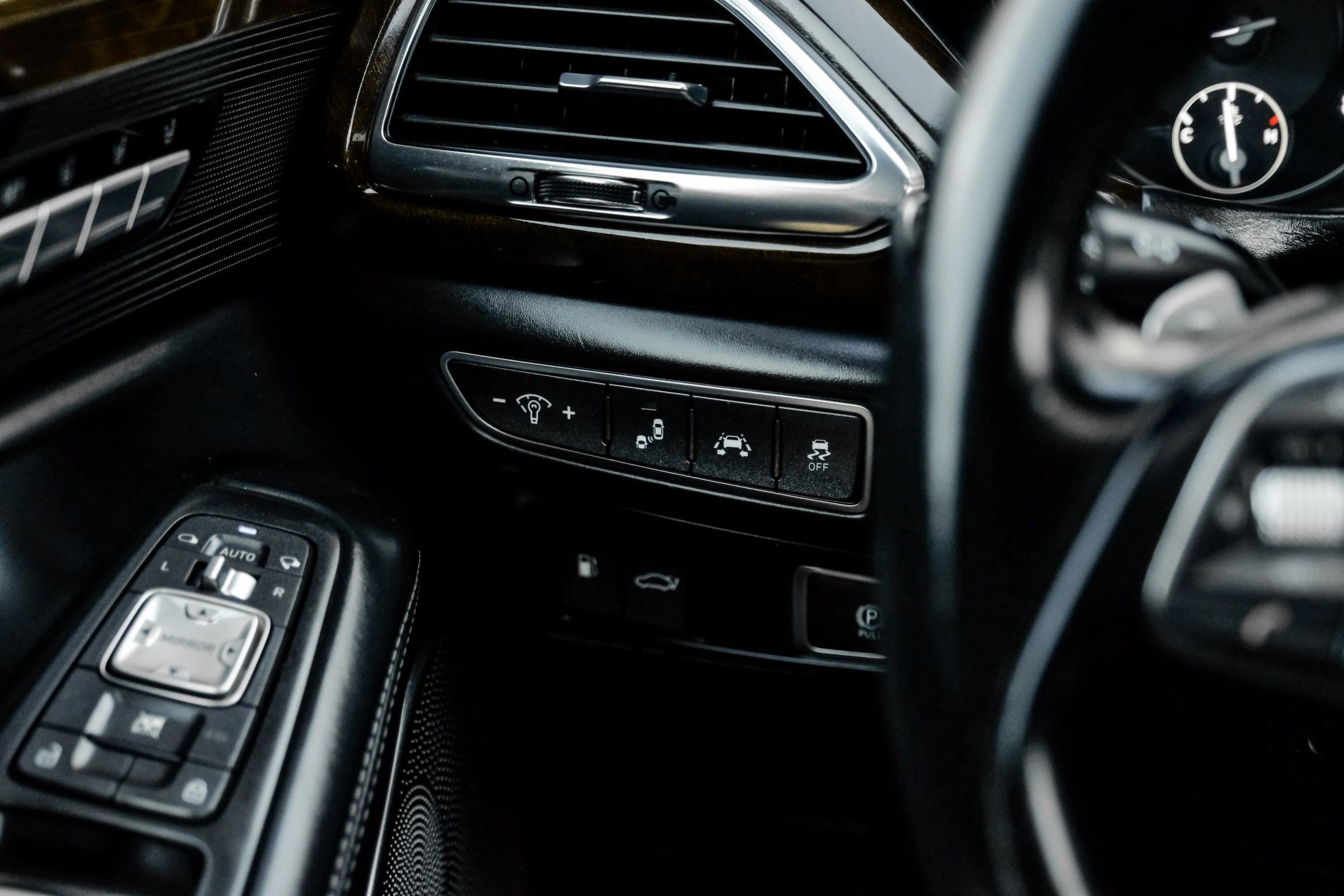 Used 2019 Genesis G90 5.0 Ultimate RWD image 38