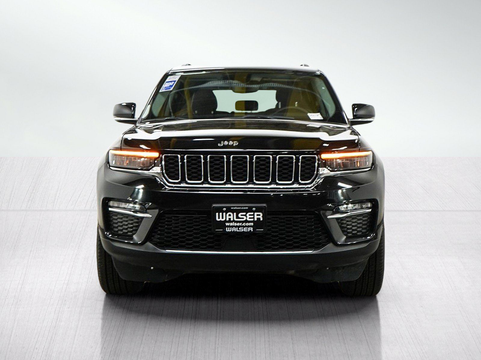 Used 2023 Jeep Grand Cherokee Limited AWD/4WD image 10