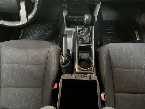 Used 2017 Toyota Tacoma TRD Sport image 27