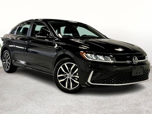 Used 2025 Volkswagen Jetta SE image 1