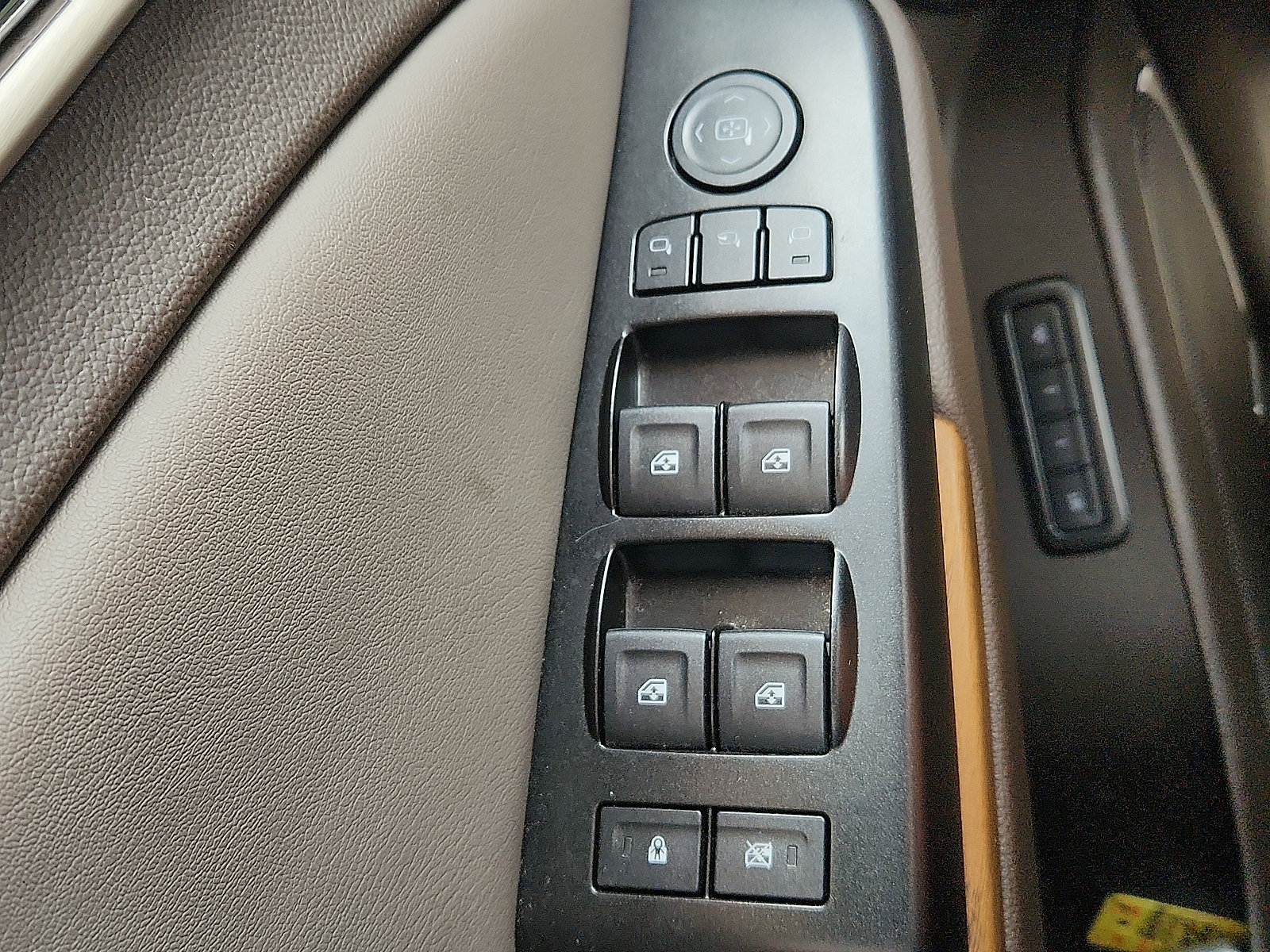 Used 2020 GMC Yukon Denali w/ Denali Ultimate Package AWD/4WD image 24