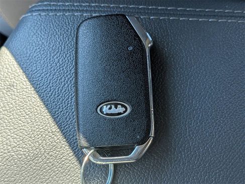 Used 2020 Kia Niro LXS image 30