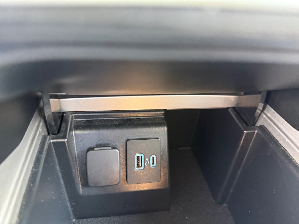 Used 2023 Ford Explorer Limited AWD/4WD image 20