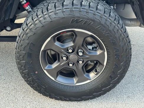 Used 2022 Jeep Gladiator Rubicon w/ LED Lighting Group image 9