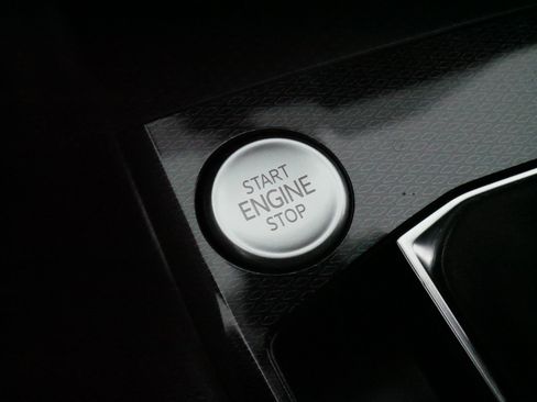 Certified 2025 Volkswagen Taos S AWD/4WD image 29