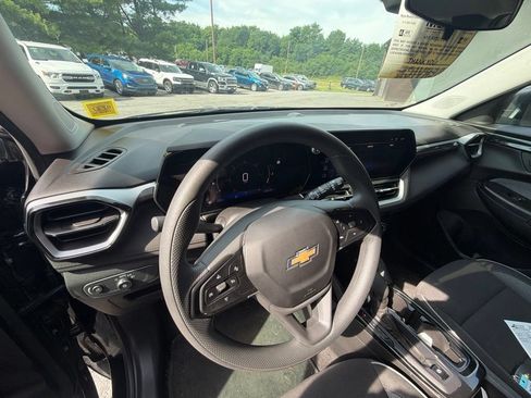 Used 2024 Chevrolet TrailBlazer LS FWD image 11