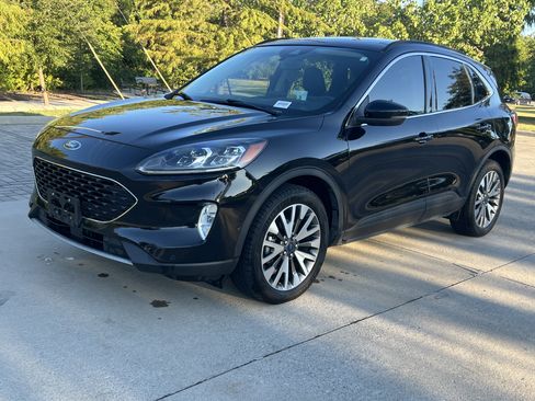 Used 2020 Ford Escape Titanium w/ Titanium Premium Package 2.0 AWD/4WD image 4