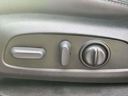 Used 2023 Chevrolet Traverse LT image 16