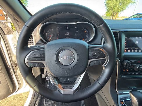 Used 2020 Jeep Grand Cherokee Laredo RWD image 10