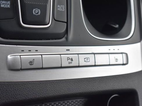 Used 2024 Kia Carnival LX FWD image 24