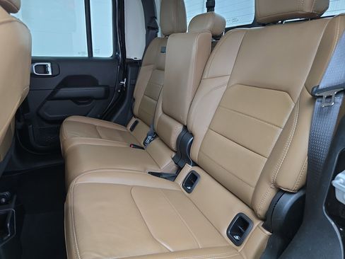 Used 2020 Jeep Gladiator Overland AWD/4WD image 13