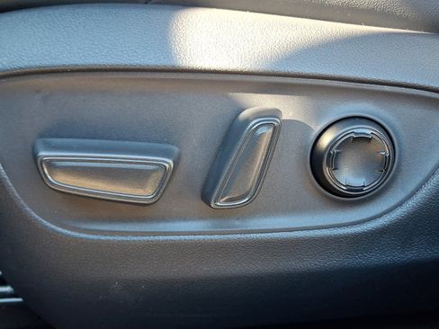 Certified 2024 Toyota Venza Limited image 28