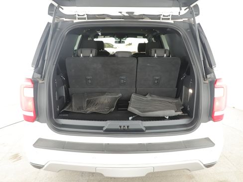 Used 2018 Ford Expedition XLT w/ Cargo Package RWD image 5
