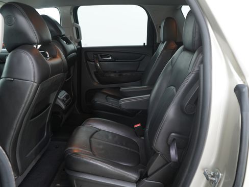 Used 2014 GMC Acadia SLT image 16