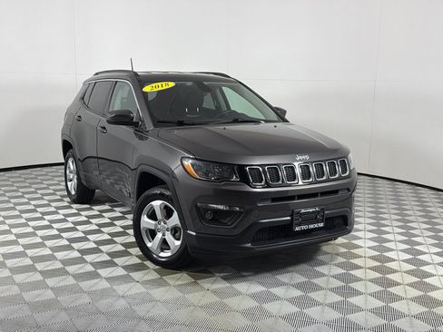 Used 2018 Jeep Compass Latitude w/ Cold Weather Group AWD/4WD image 2
