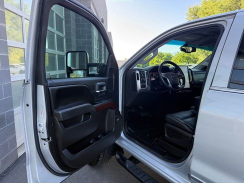 Used 2015 GMC Sierra 2500 SLT w/ Duramax Plus Package AWD/4WD image 19