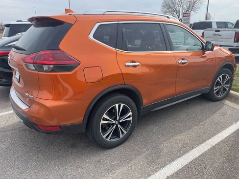 Used 2019 Nissan Rogue SV w/ Sun & Sound Touring Package image 3