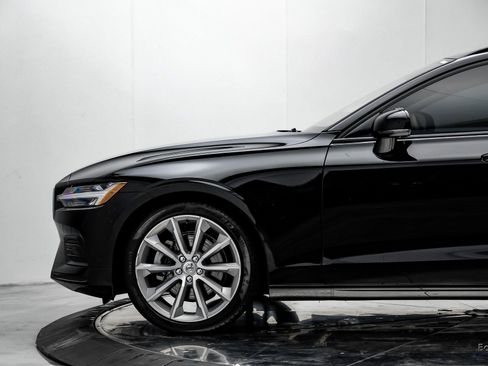 Used 2020 Volvo V60 T5 Momentum w/ Protection Package Premier image 6