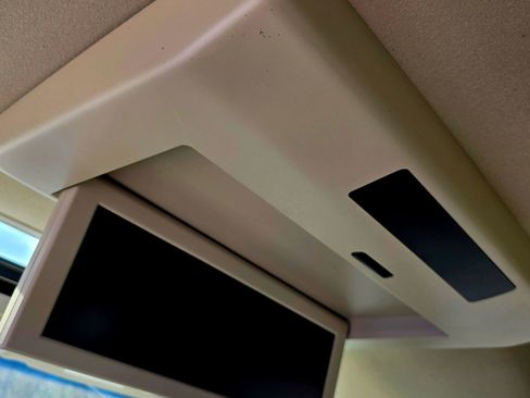 Used 2013 Toyota Sienna XLE image 30