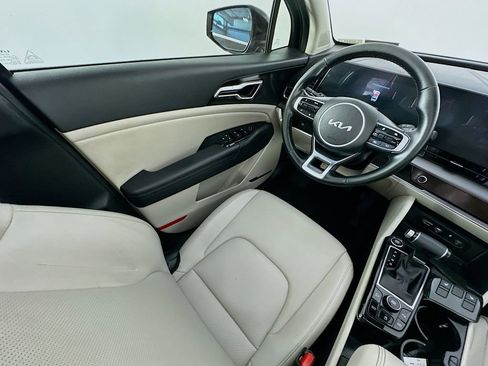 Used 2025 Kia Sportage EX w/ Premium Package FWD image 9