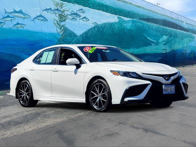 Certified 2024 Toyota Camry SE FWD image 1